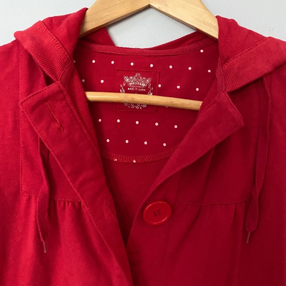Red Short Sleeved Sweatshirt with Hood Buttons and Gathering - Picture 6 of 16